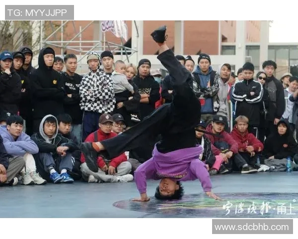 全国街舞大赛点评成都攀岩队展现卓越团队协作与默契配合 全国街舞大赛点评成都攀岩队展现卓越团队协作与默契配合